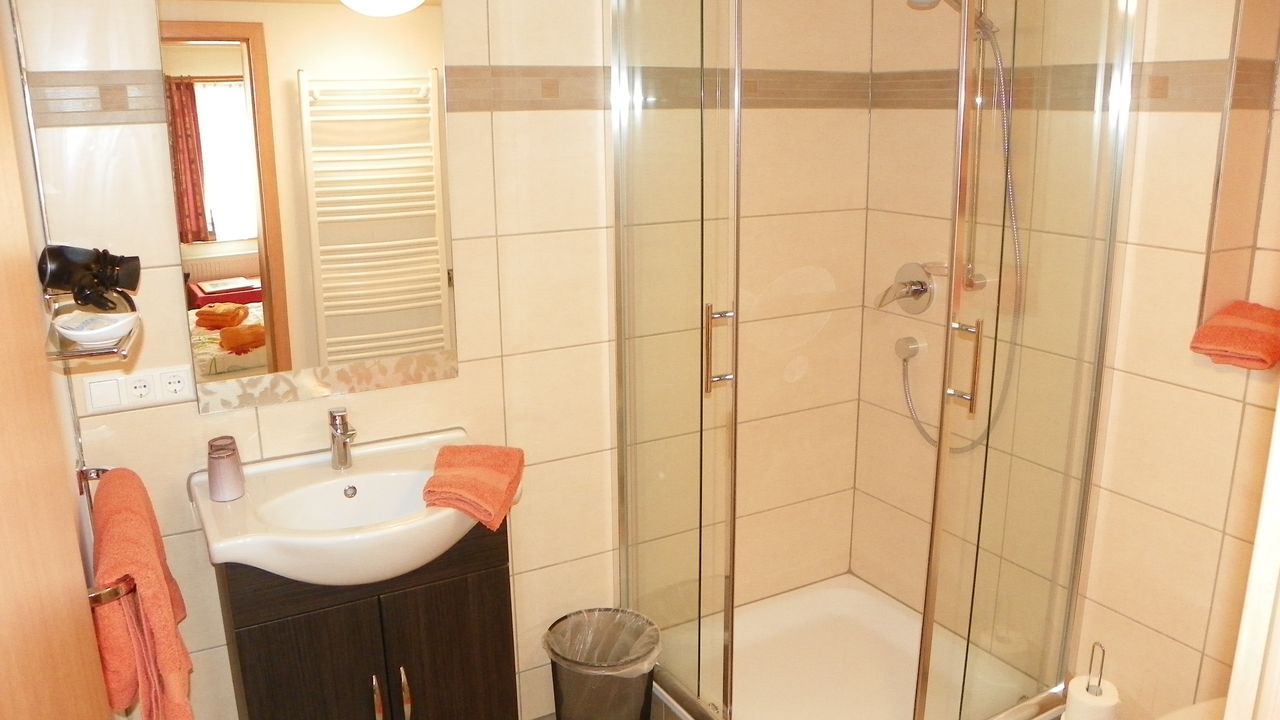 Badezimmer  (Nr.4) Badezimmer  (Nr.4)